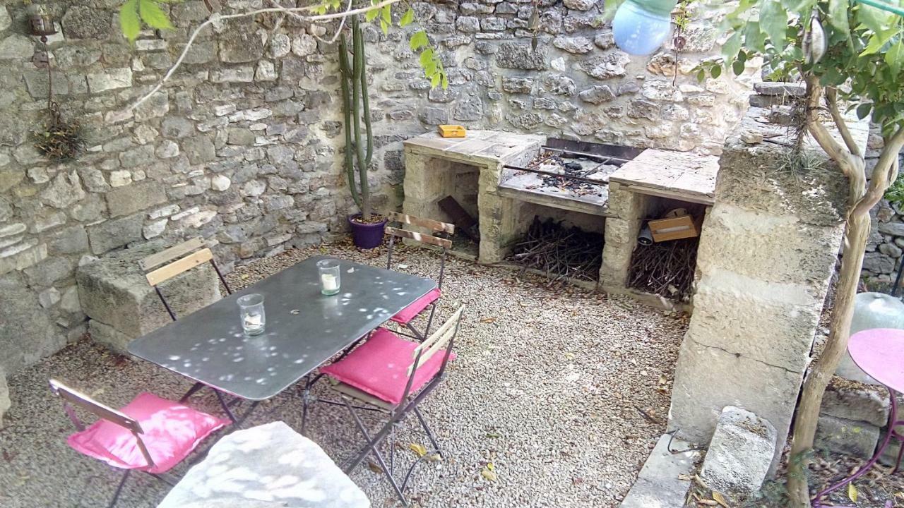 Chambres d’hôtes dans Maison d'artiste Galargues Extérieur photo