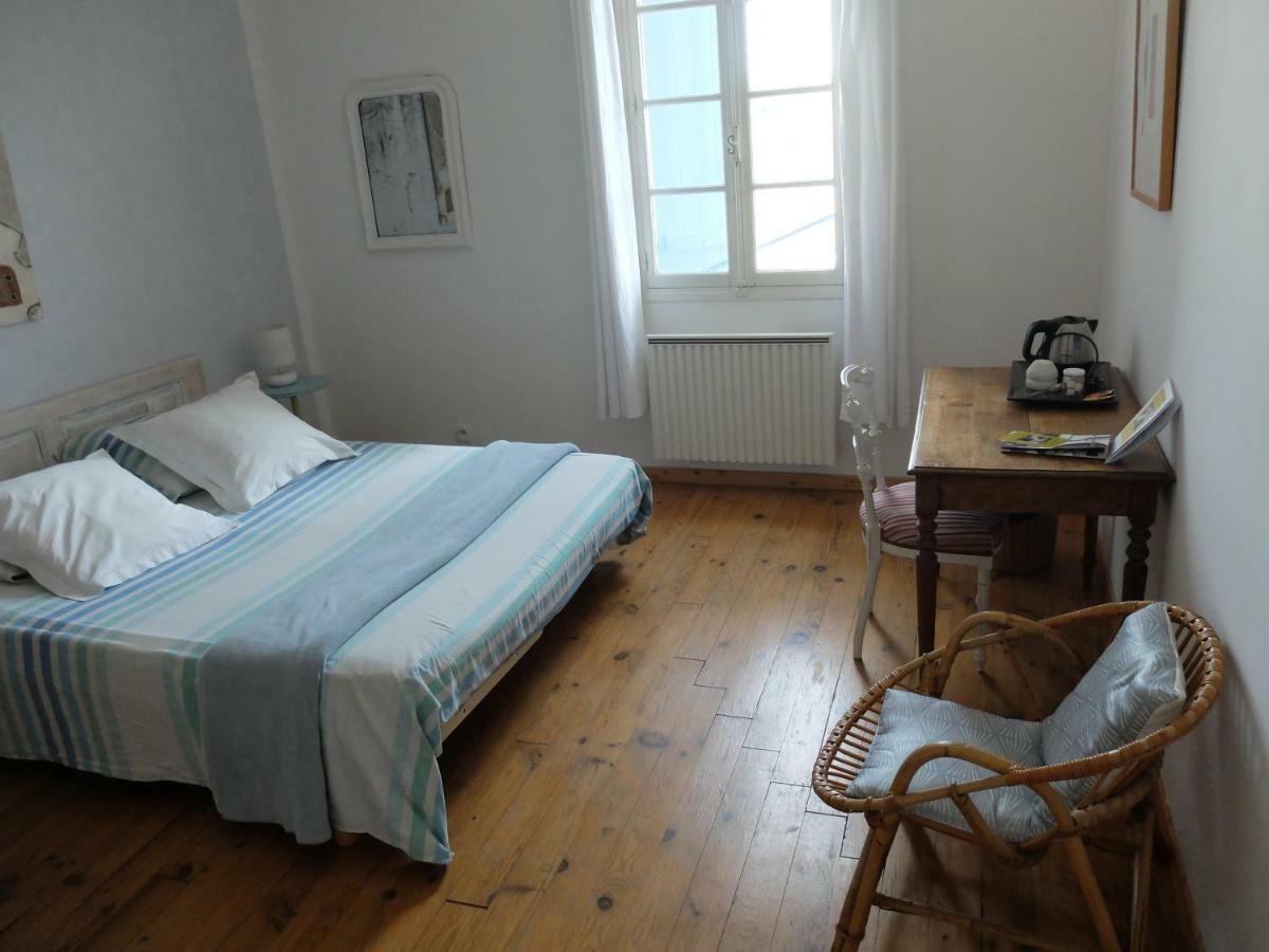 Chambres d’hôtes dans Maison d'artiste Galargues Extérieur photo